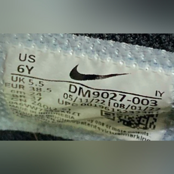 Nike Omni Multi Court Black Hardly Volt Sneakers Size 6Y MSRP $90 - Picture 11 of 11